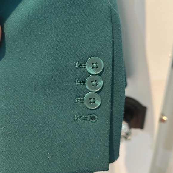Green Express Suit! Great color for the holidays! - Picture 3 of 3